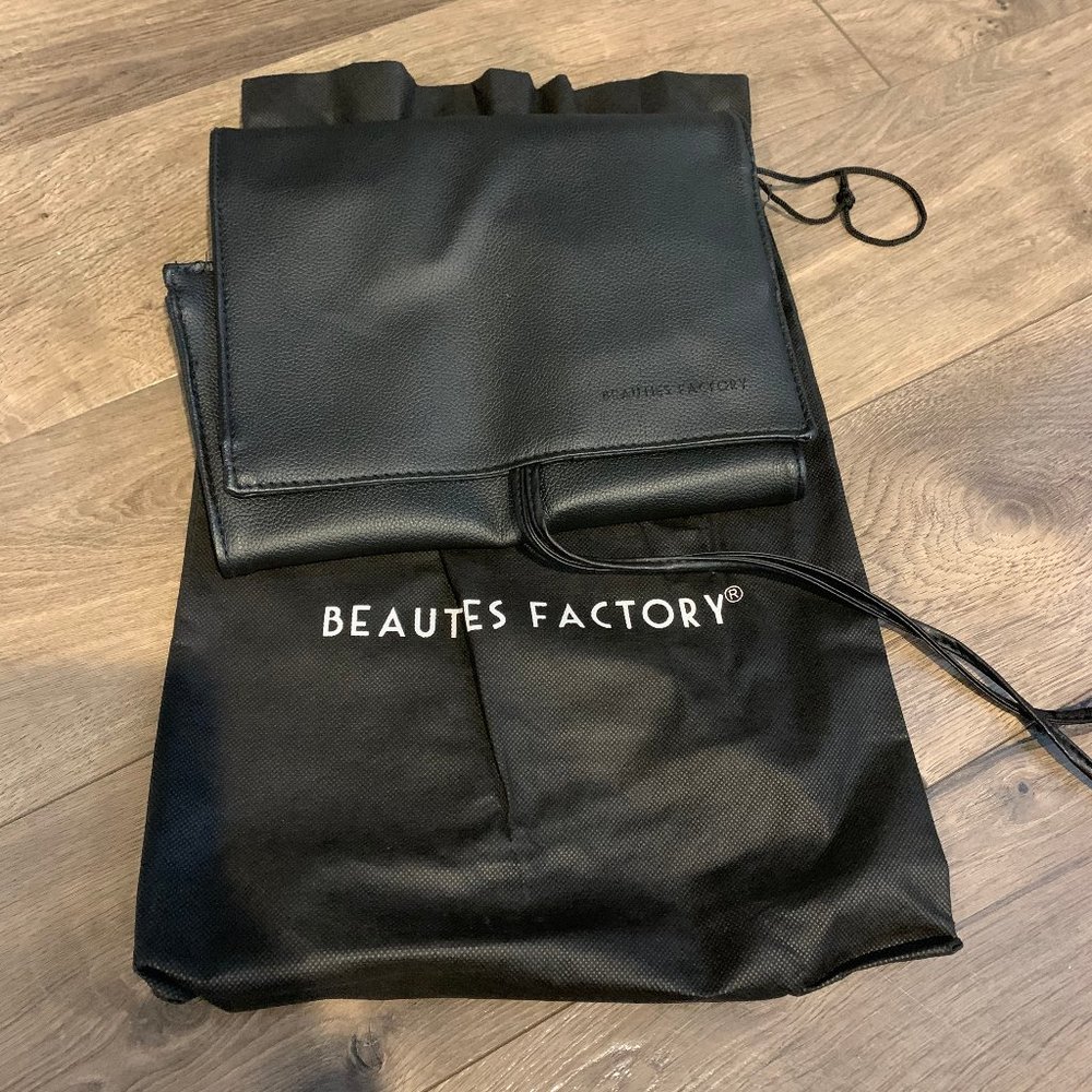 NWOT Beauties Factory Faux Leather Brush Roll